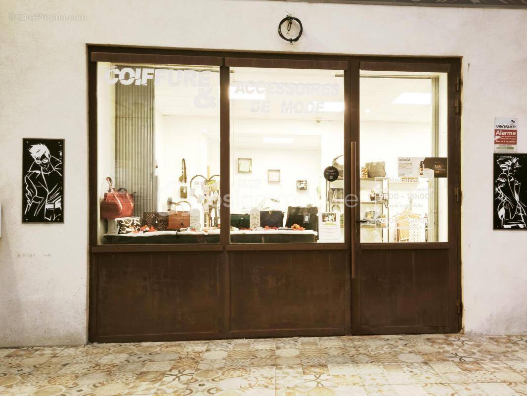 Commerce à LEZIGNAN-CORBIERES