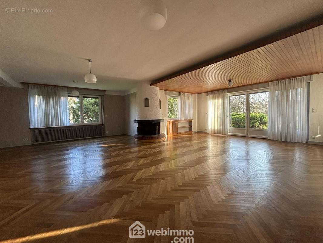 Salon-séjour - Maison à DIEUE-SUR-MEUSE