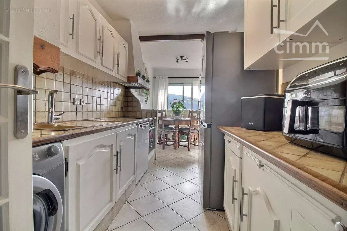 Appartement à CARROS