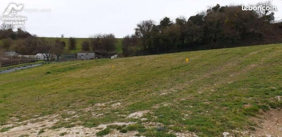Terrain 789 m² à Foucarmont  - photo 2
