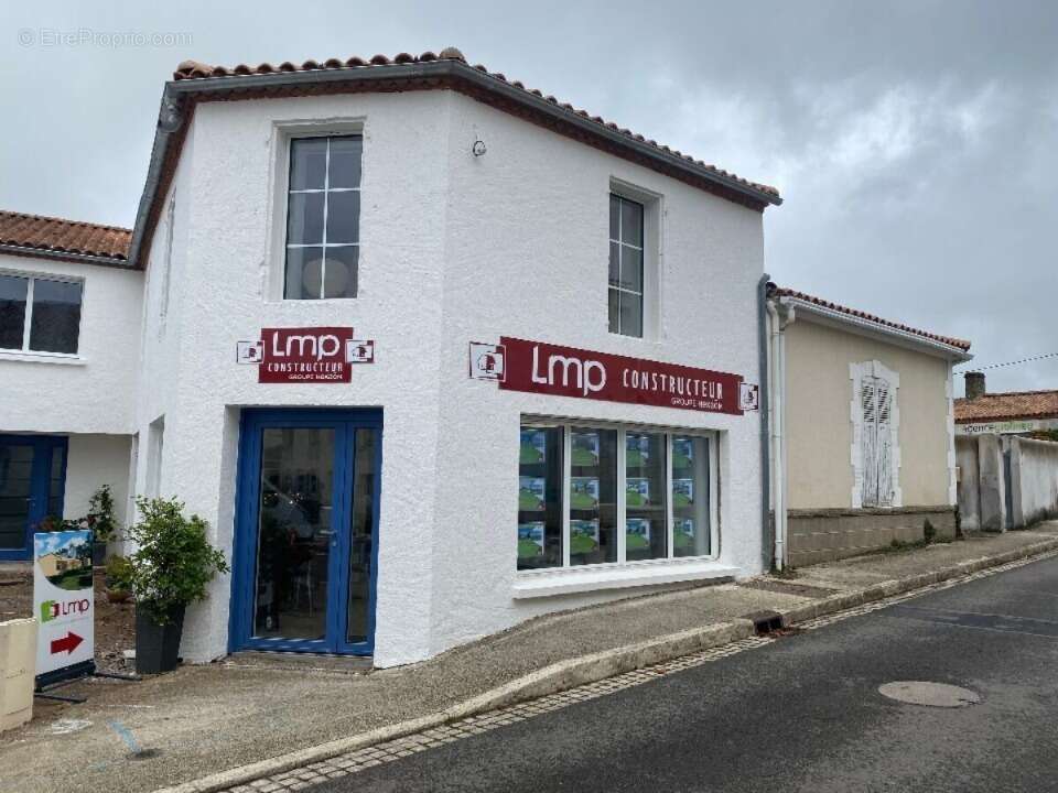 Terrain à SAINT-JEAN-DE-BEUGNE