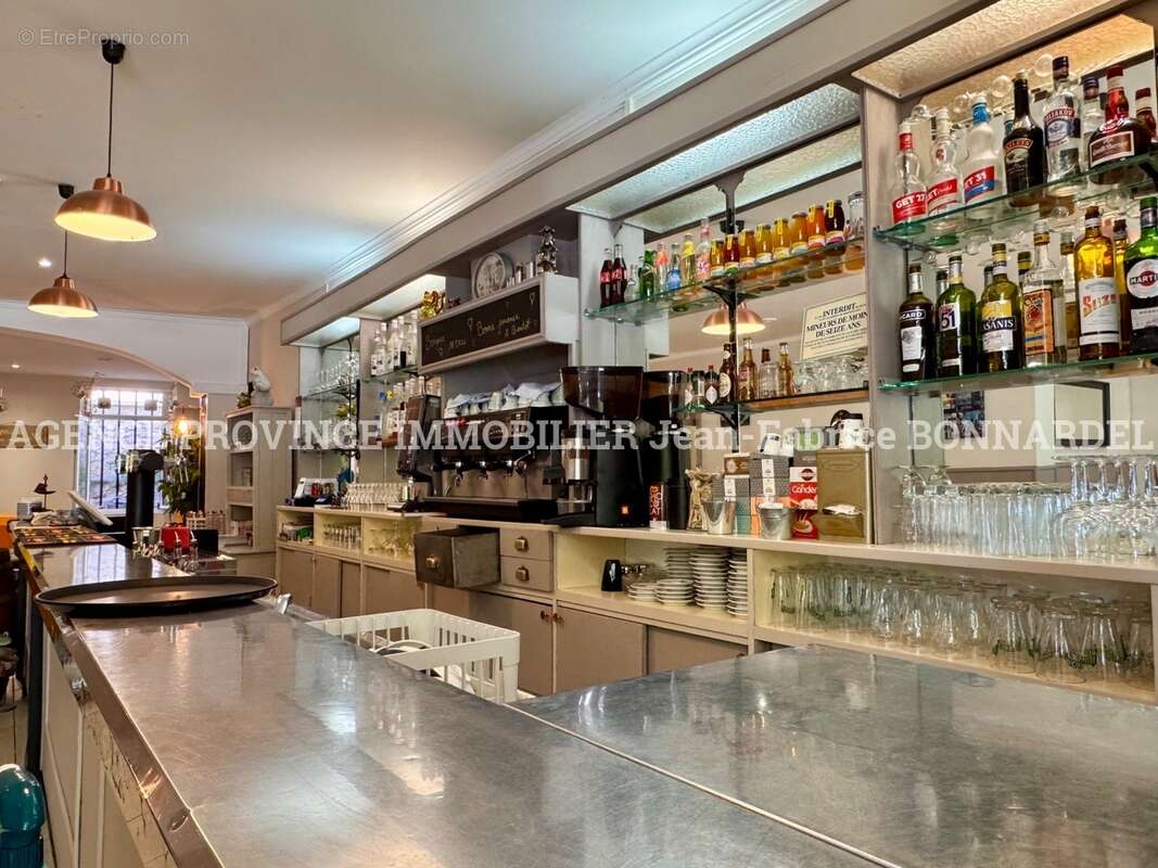 Commerce à SAINTE-CECILE-LES-VIGNES