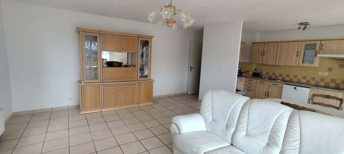 Appartement T4 de 91 m2 avec 3 chambres, Terrasse, Balcon et grand garage de 23.25 m2 - photo 4