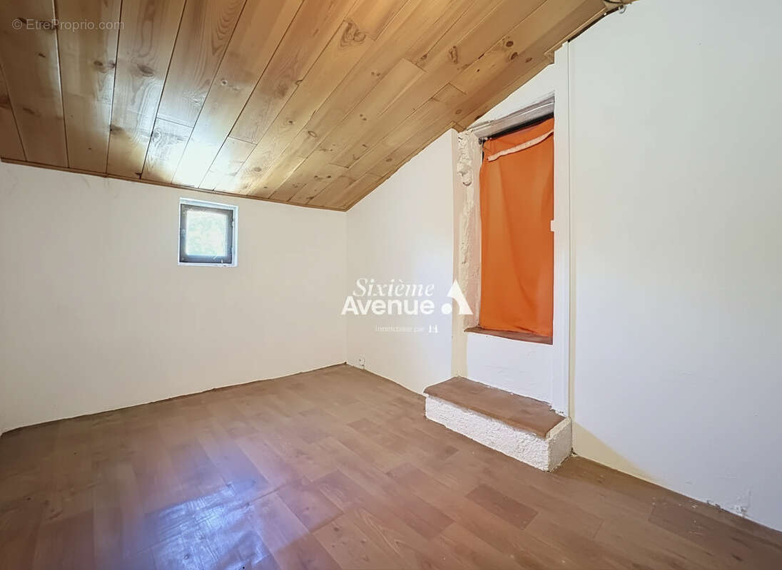 A vendre au Plan de Grasse - Maison atypique de 10 pièces ? 8 chambres ? Terrain de 360 m² - photo 13