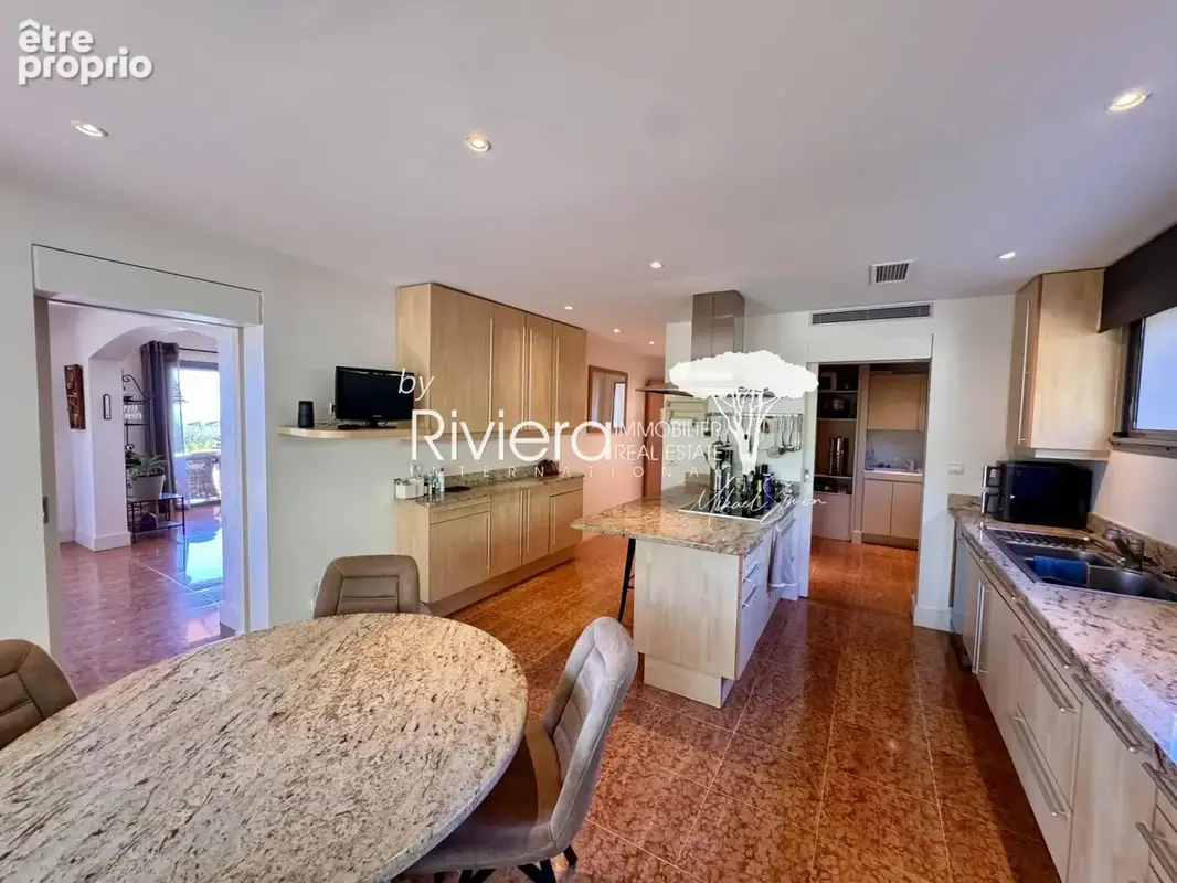 CAVALAIRE - Propriété 486m2 avec piscine et vue mer ! - photo 24