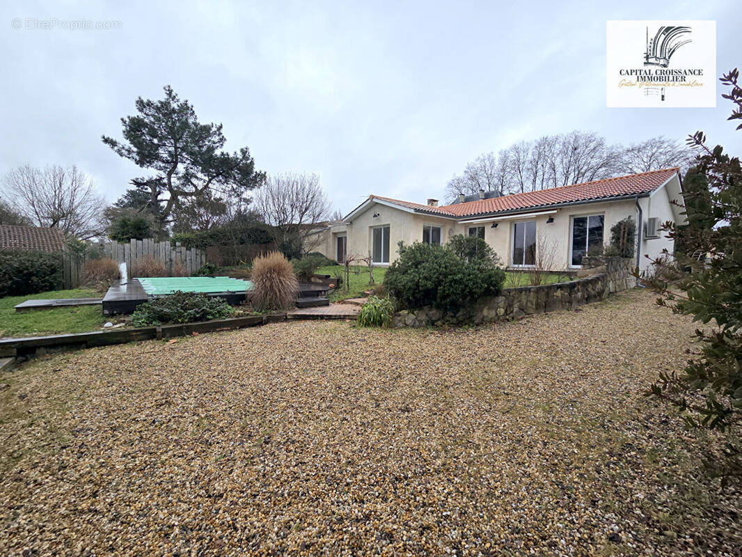 Maison à BLANQUEFORT