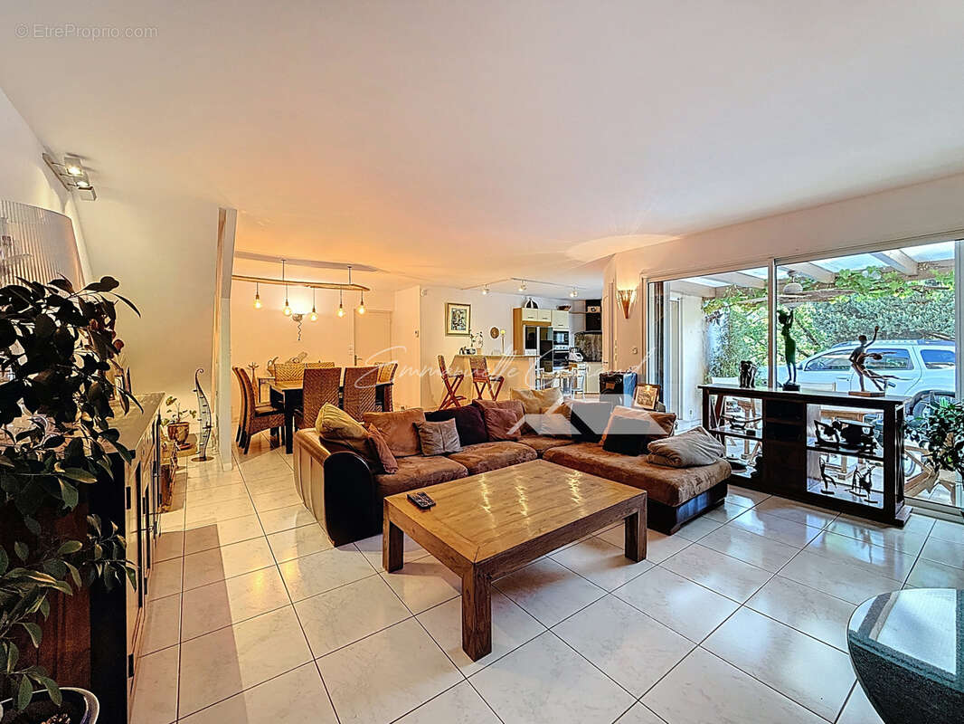 Maison à SAINT-BEAUZELY