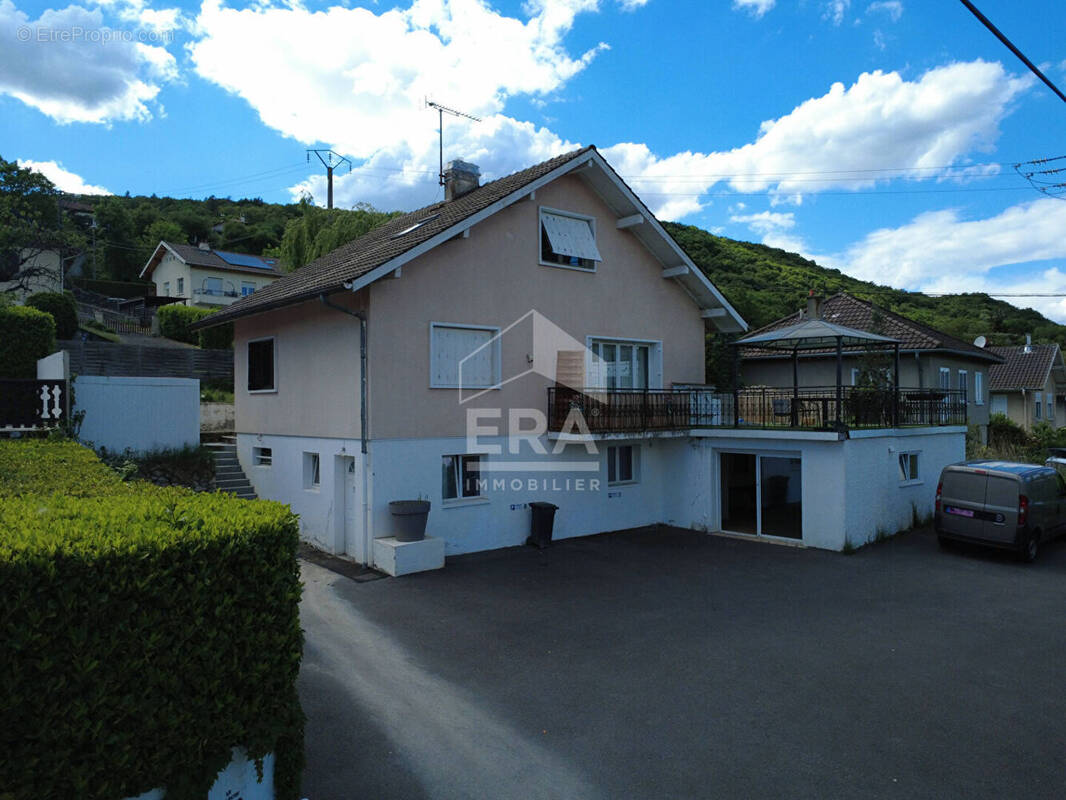 Maison à ETREMBIERES