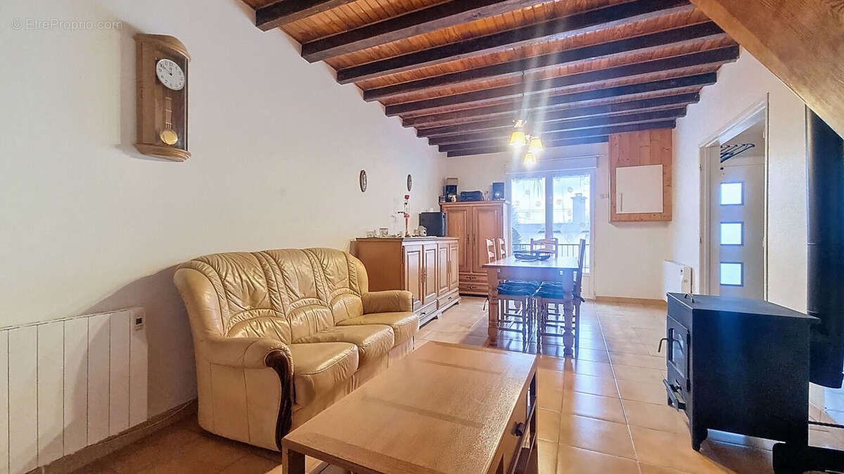 Maison à LE VERNET-SAINTE-MARGUERITE