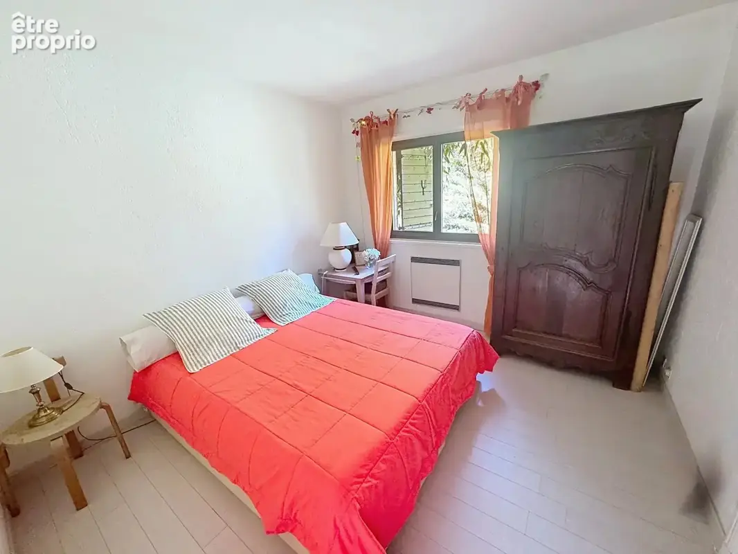 Mougins – Vue imprenable sur le vieux village – Villa 235 m² sur 3 500 m² de terrain plat, piscine et dépendance - photo 20