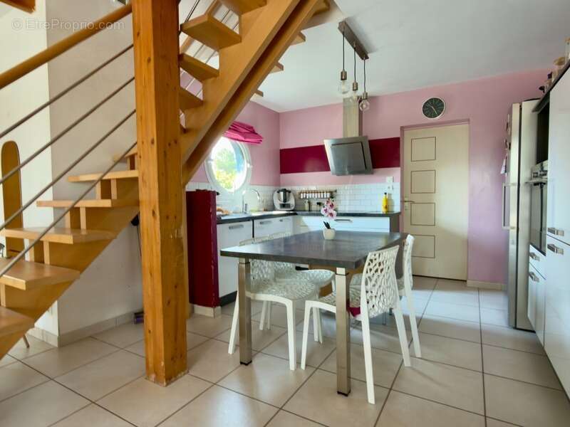 ALLONNES, Maison de 137m² 4 chambres avec vie de plain-pied sur terrain arboré de 1110m² - photo 4