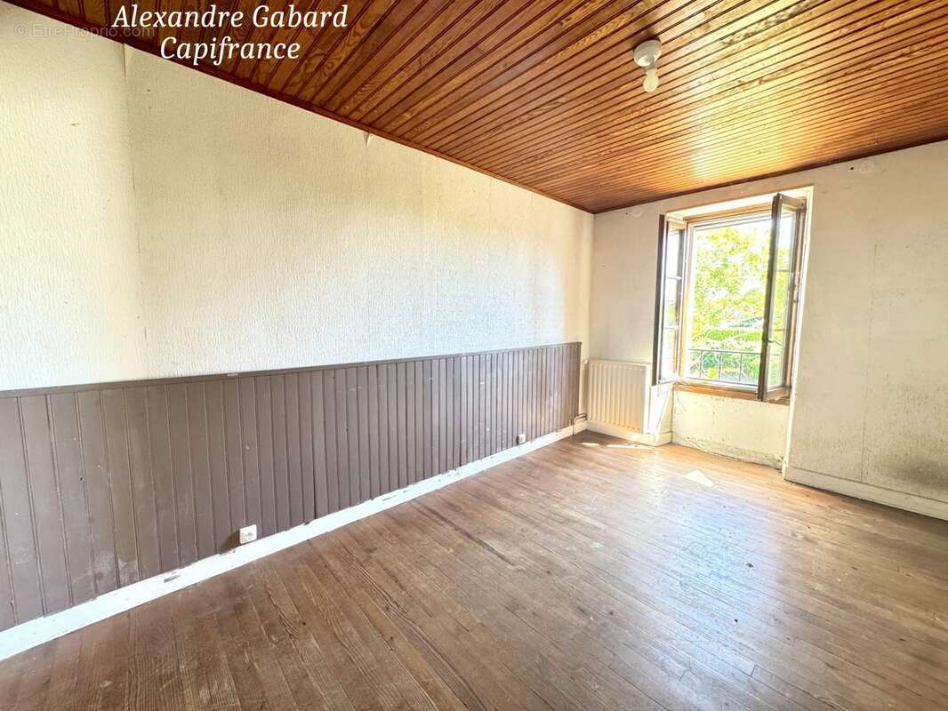 Maison en pierres - 3 chambres - Jardin - Dépendances et fort potentiel - photo 11