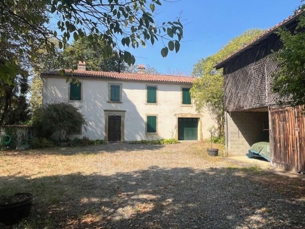 PLAISANCE DU GERS(32): MAISON BOURGEOISE avec garages et dependances , dans son jus, 190m2 sur terrain paysagé et pâture de 5.00 - photo 15