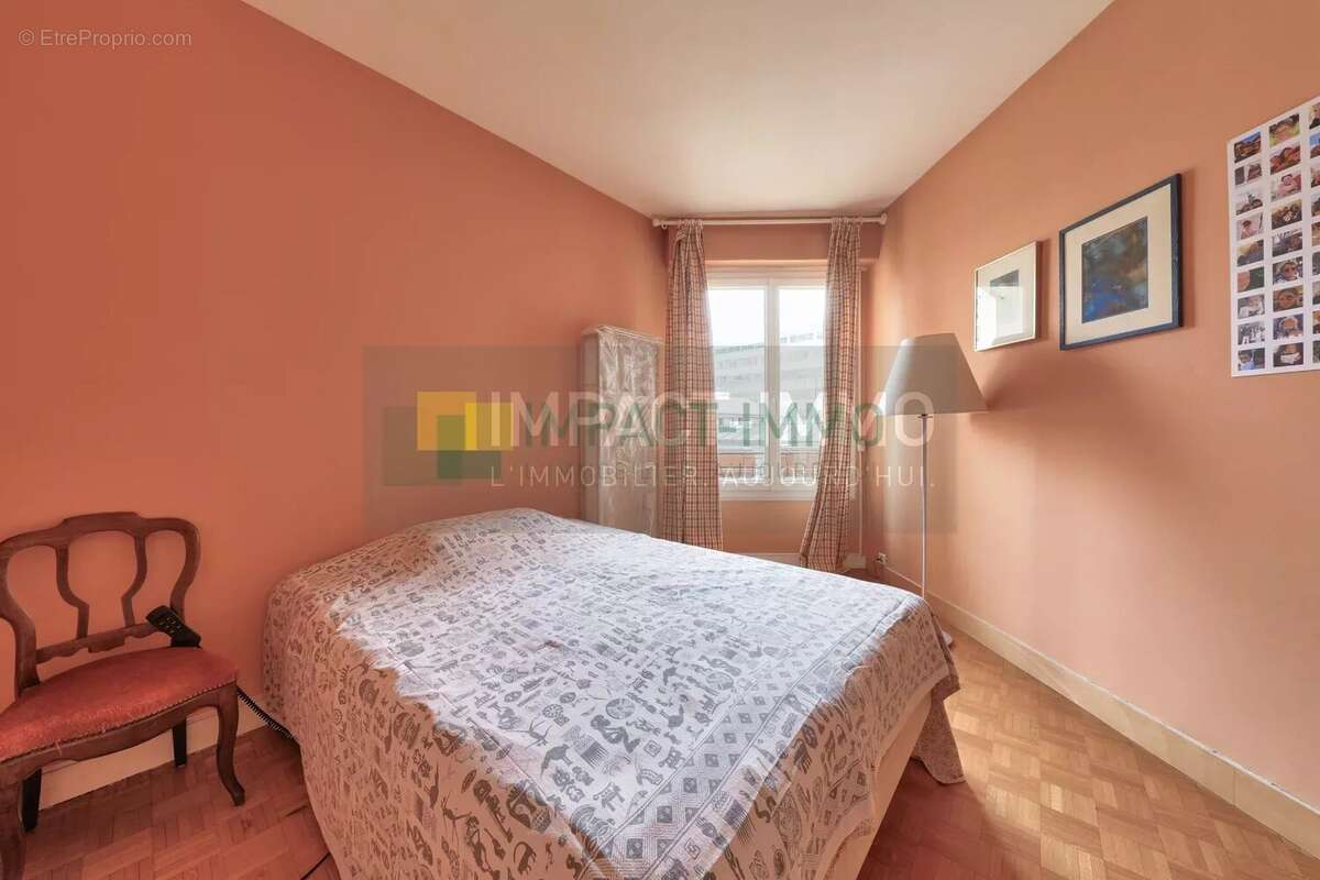 Appartement à COURBEVOIE