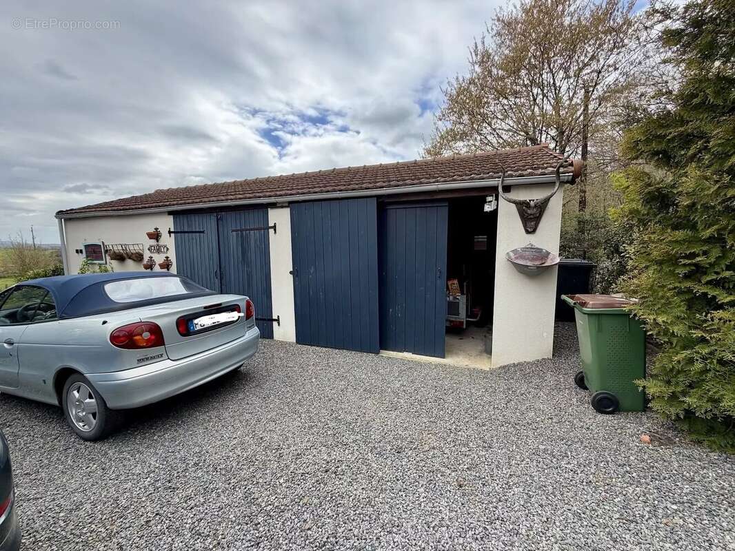 Maison à SAVIGNY-POIL-FOL