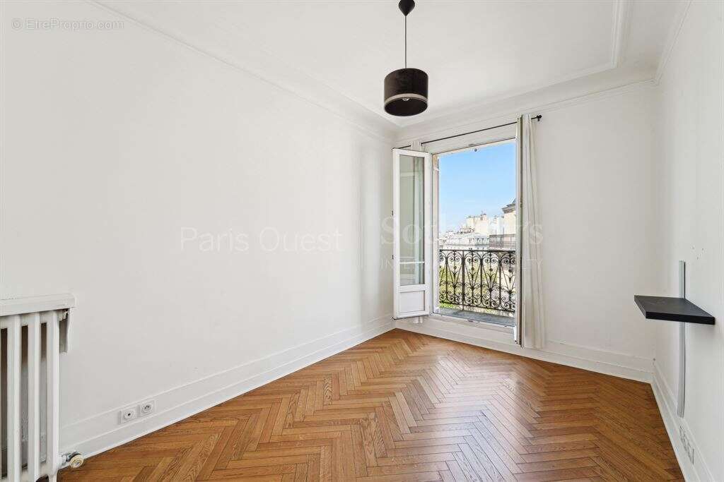 Appartement à PARIS-8E
