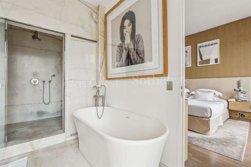 Appartement à PARIS-16E