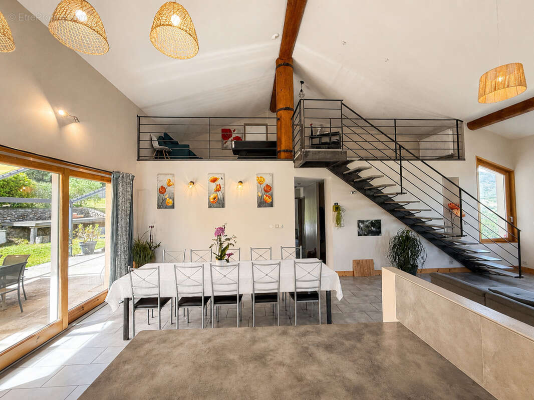 Maison à MACLAS