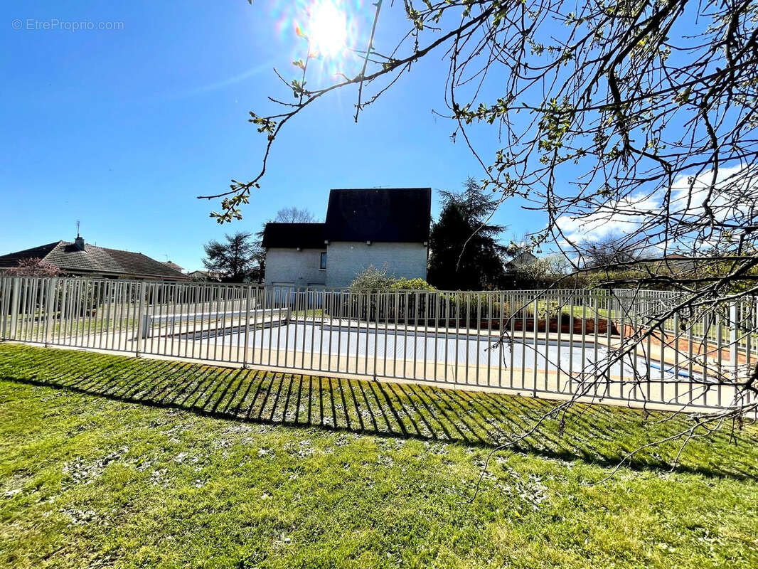 Maison à COMMELLE-VERNAY