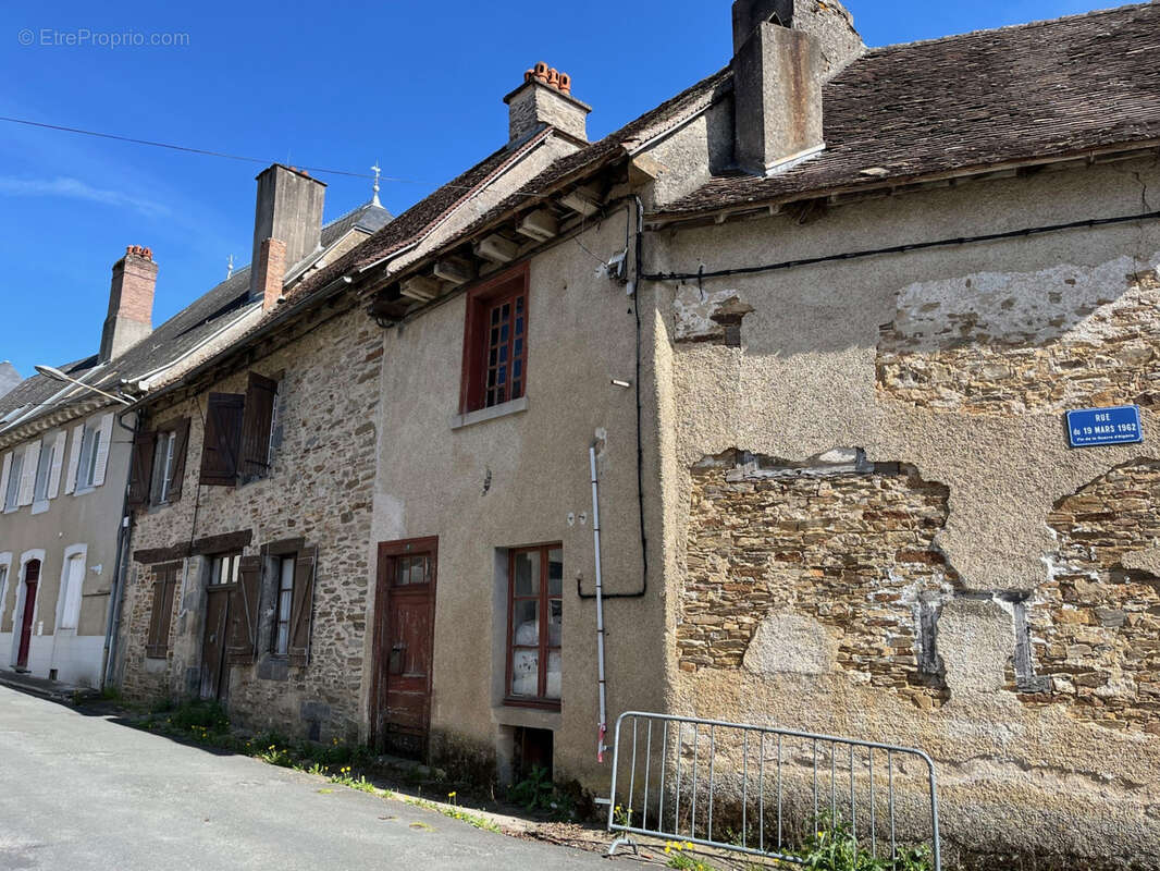 Maison à COUSSAC-BONNEVAL