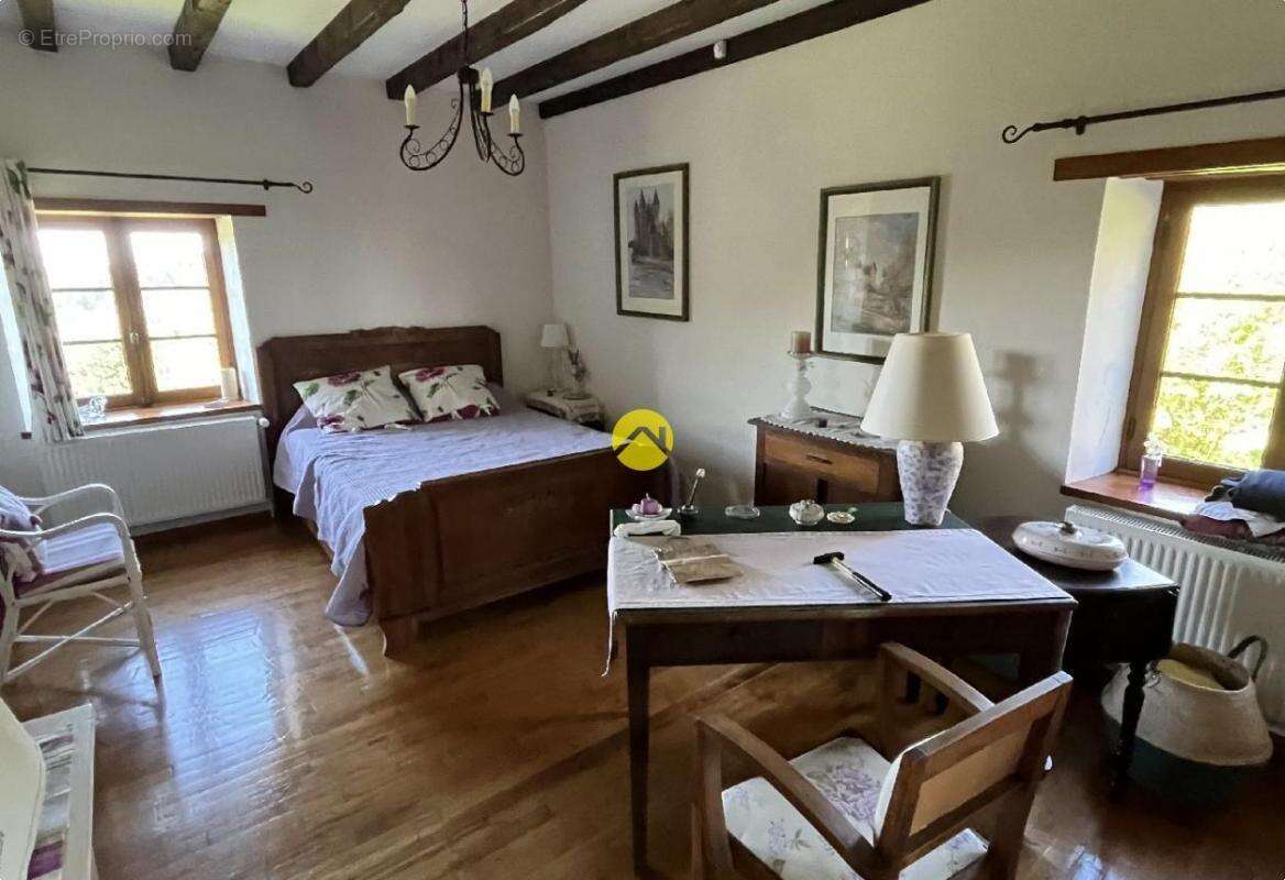 Maison à SAINT-REMY-SUR-DUROLLE