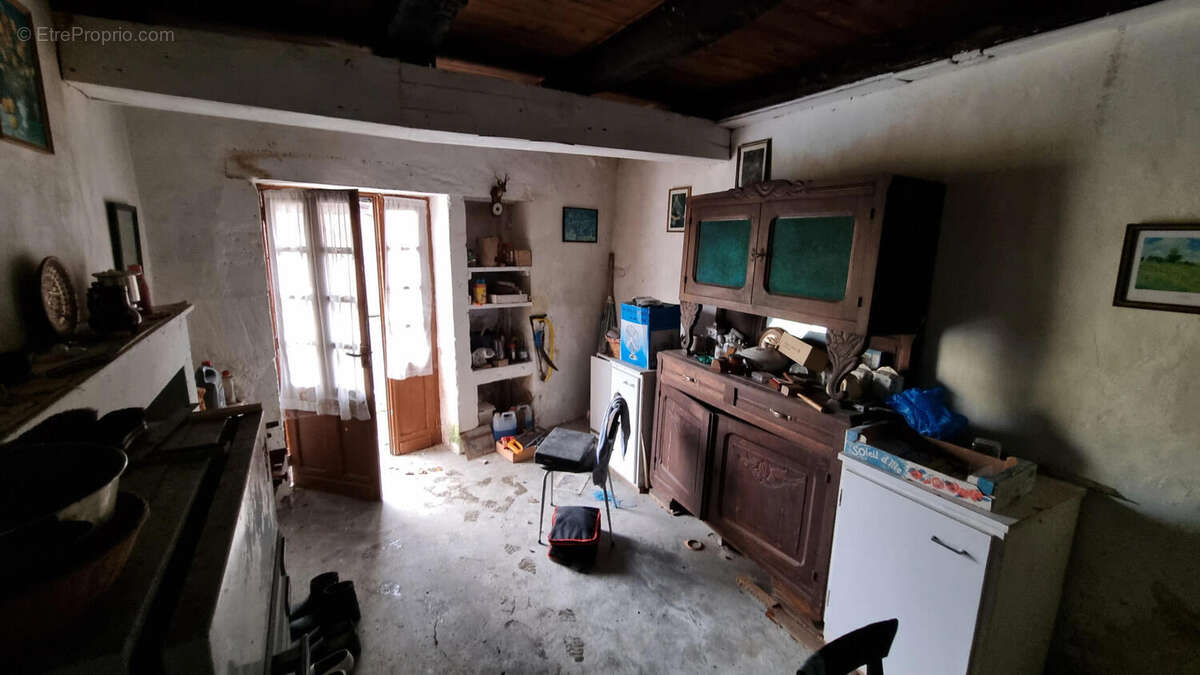 20251204_144006 - Maison à SAINT-FRONT-LA-RIVIERE