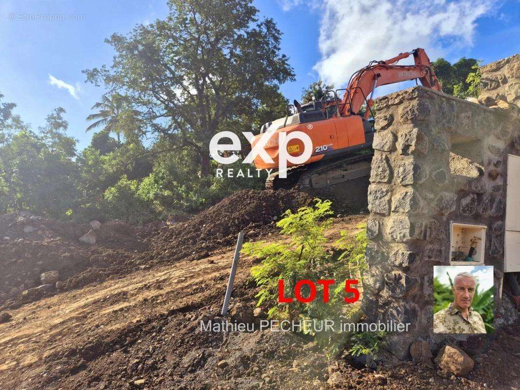 Terrain à SAINT-LEU