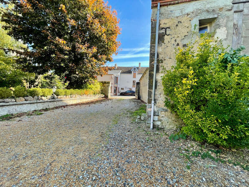 Maison à THIRON-GARDAIS