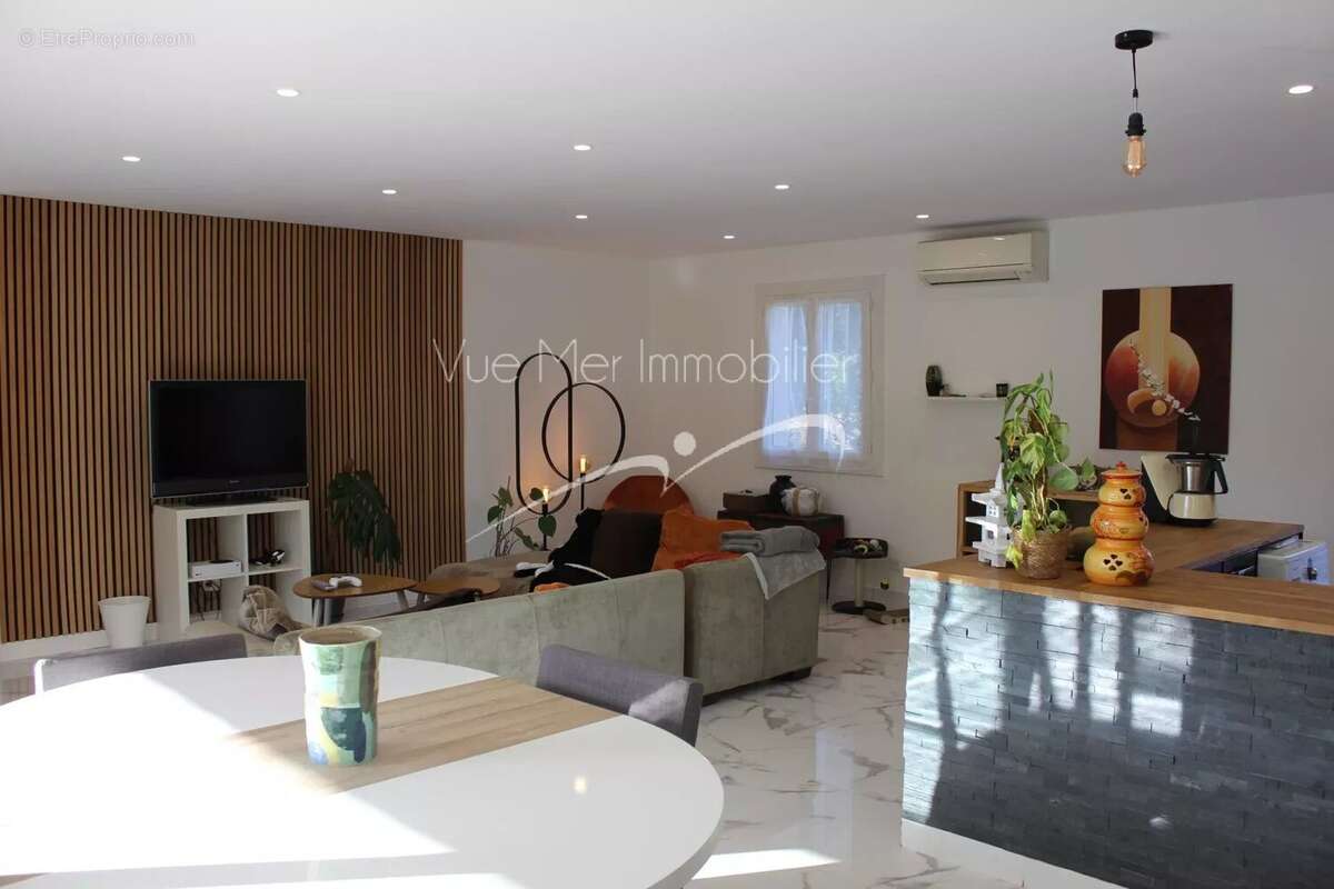 Maison à BORMES-LES-MIMOSAS