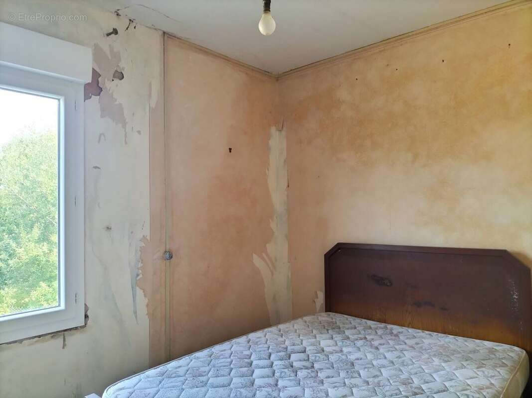 maison de bourg à vendre Mont Saint Jean chambre - Maison à MONT-SAINT-JEAN