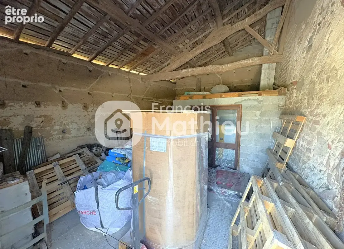Châtillon-sur-Chalaronne - Maison avec dépendances à rénover sur 1 379 m2 de terrain - photo 10