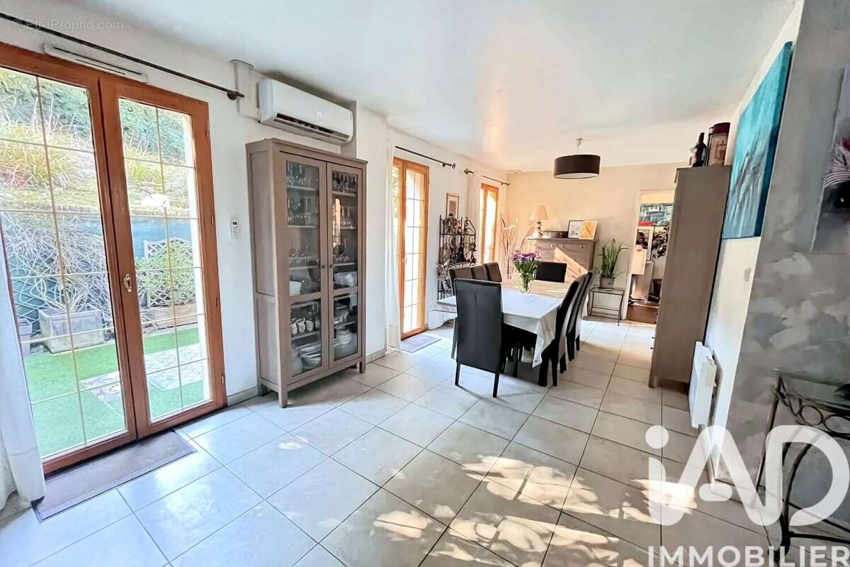 Maison 129 m² à Combs-La-Ville  - photo 2