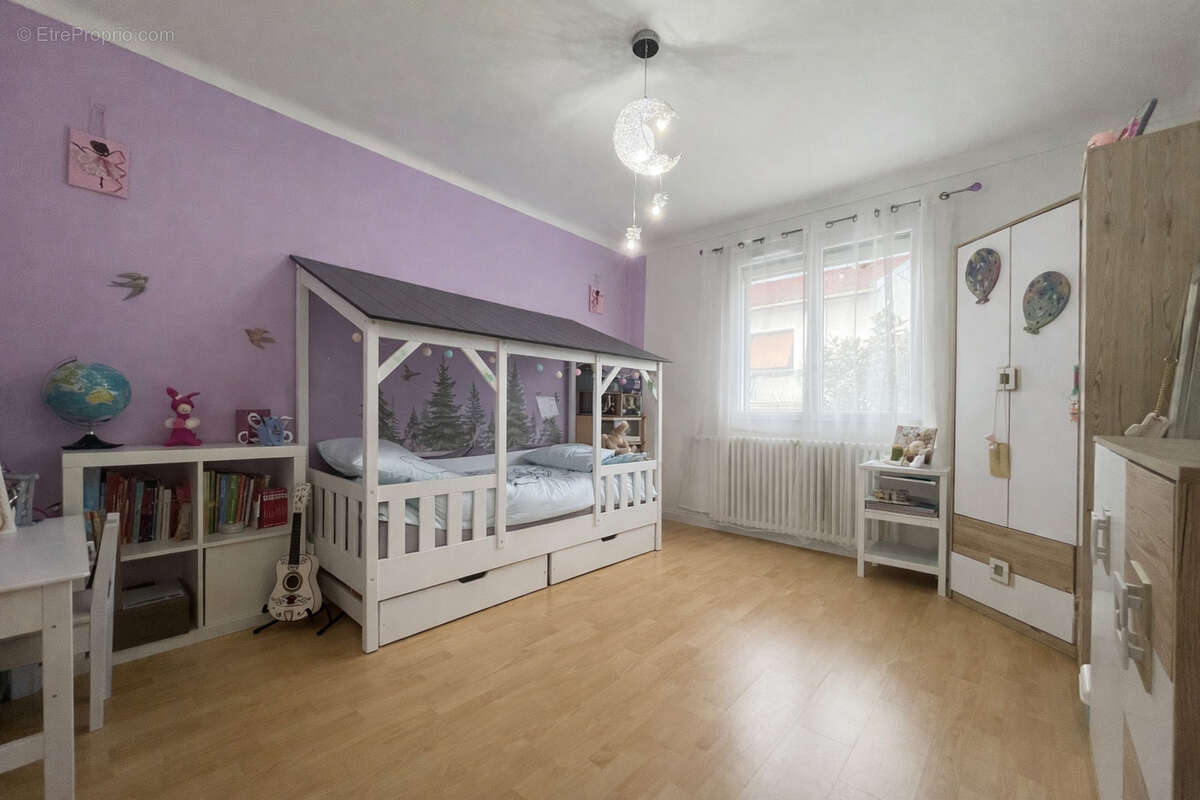 IA Chambre fille - Maison à BRUNOY