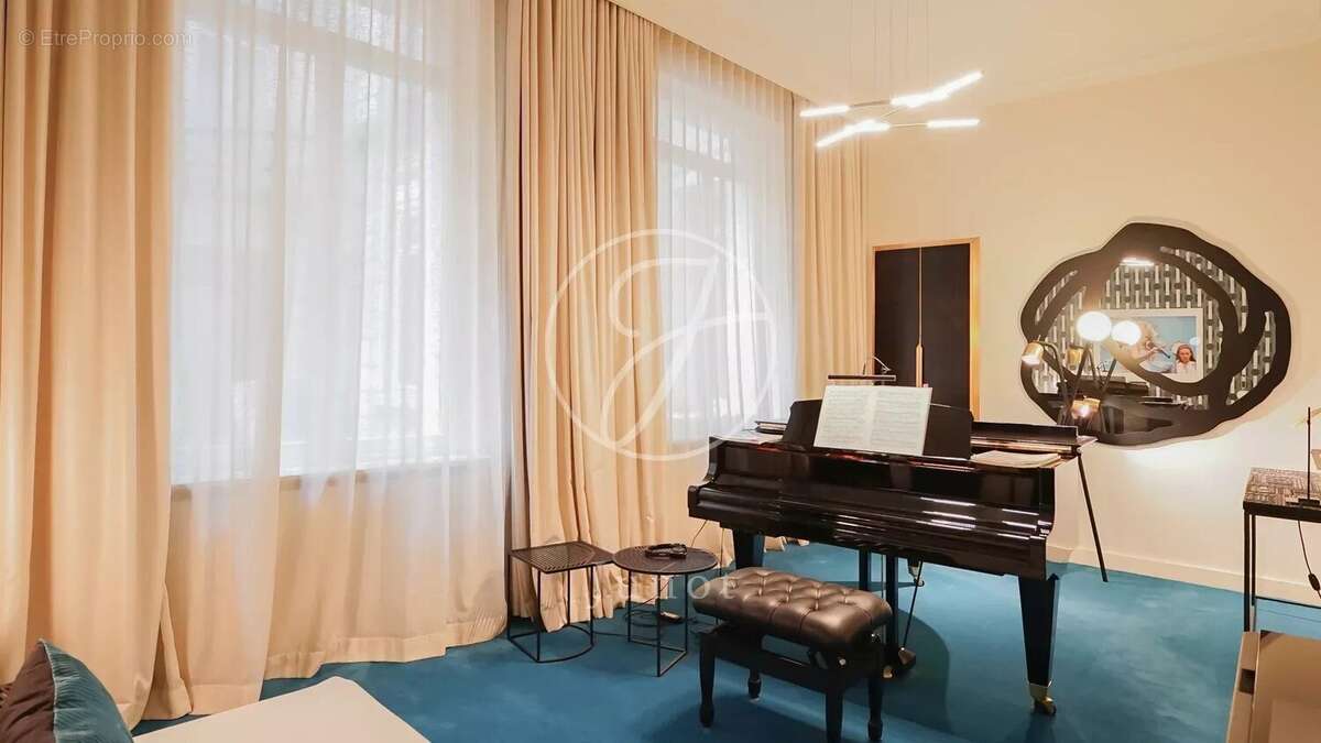 Appartement à PARIS-8E