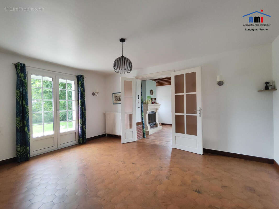 Maison à LA CHAPELLE-MONTLIGEON