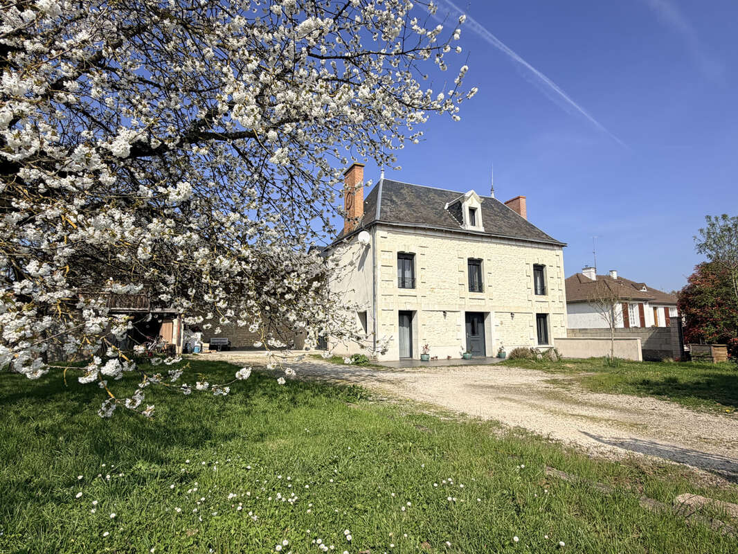 Maison à JAUNAY-CLAN