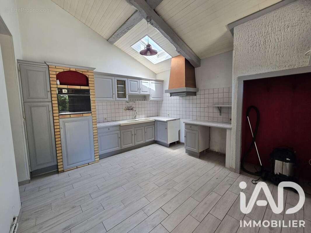 Maison 114 m² à Grezels  - photo 4