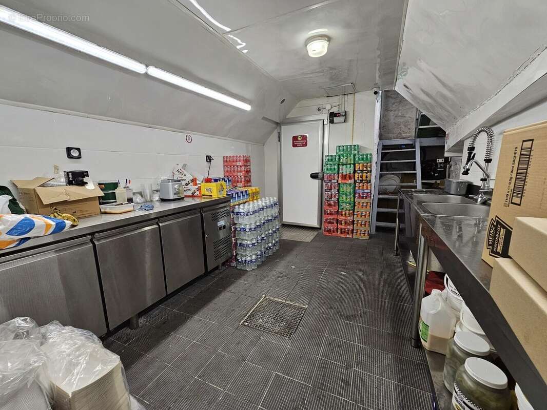 Sous-sol réserve labo - Autre à PARIS-11E