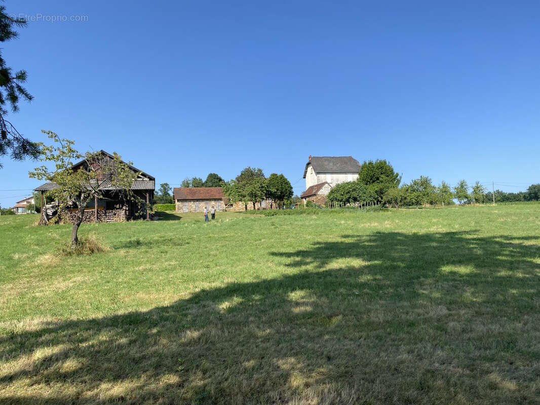 Maison à SAINT-CYR-LES-CHAMPAGNES