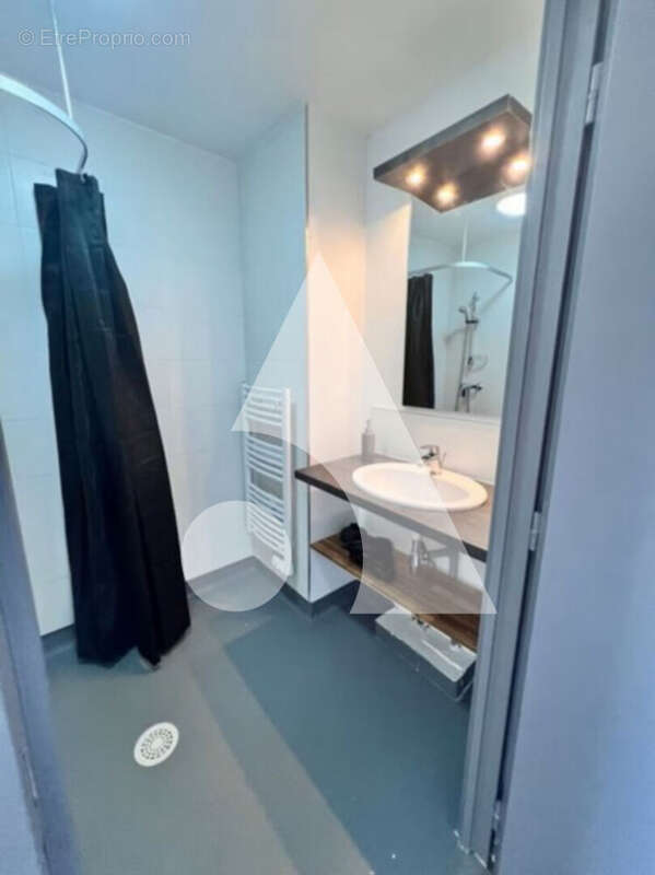 Studio Charpennes SANS BAIL COMMERCIAL18.66 m2 en étage élevé. - photo 4