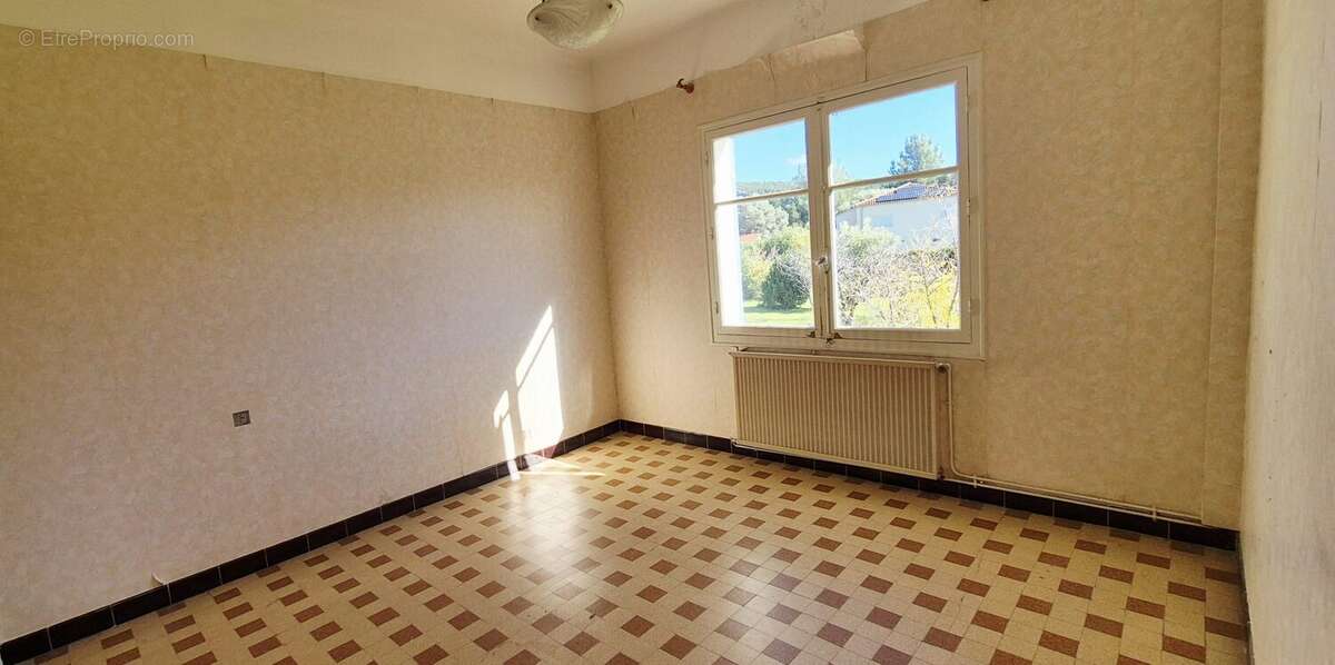 Appartement à CEYRESTE