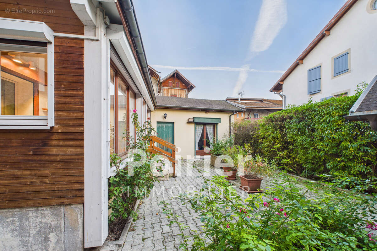 Maison à PERRIGNIER