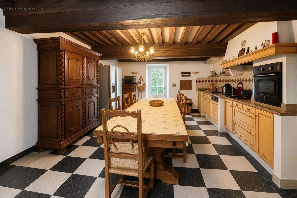 Maison à LUCENAY-L'EVEQUE