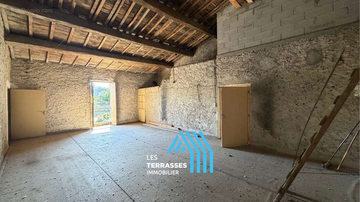 Maison à MONTELIMAR