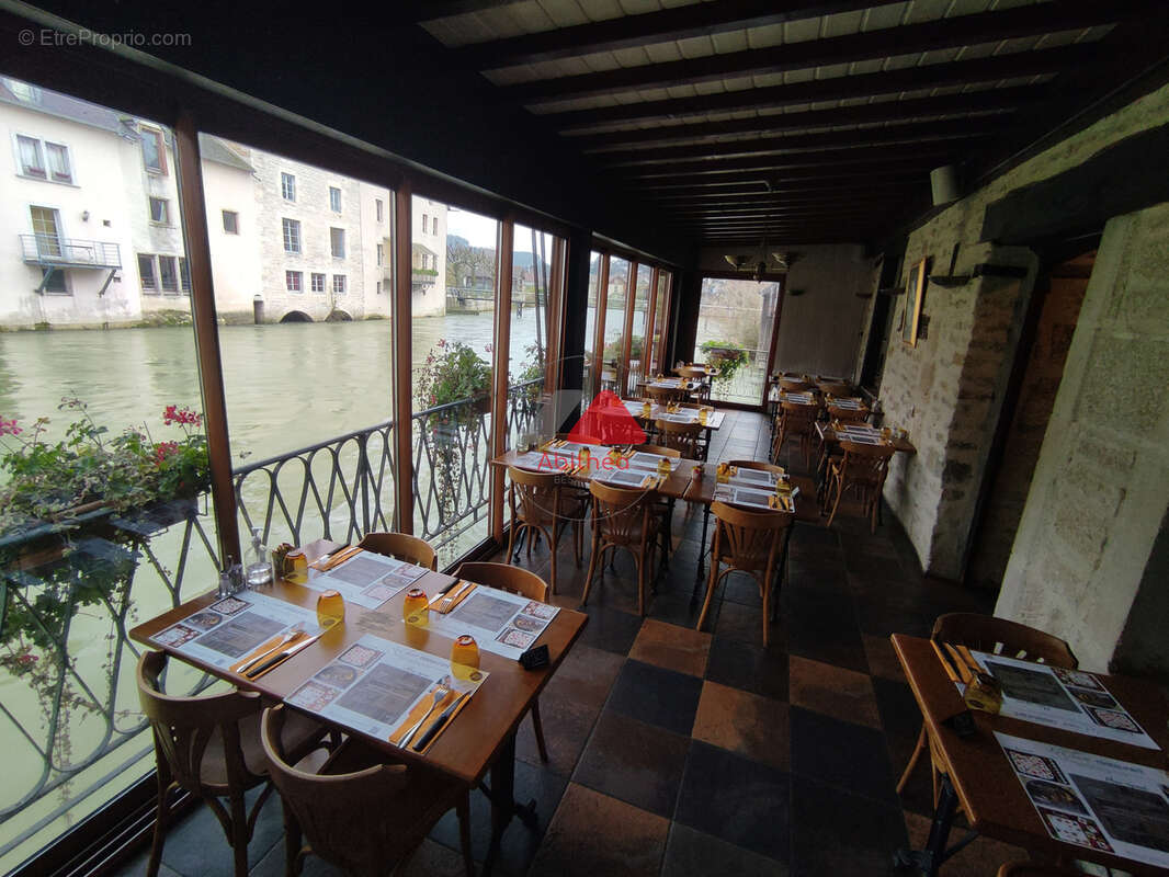 Commerce à ORNANS