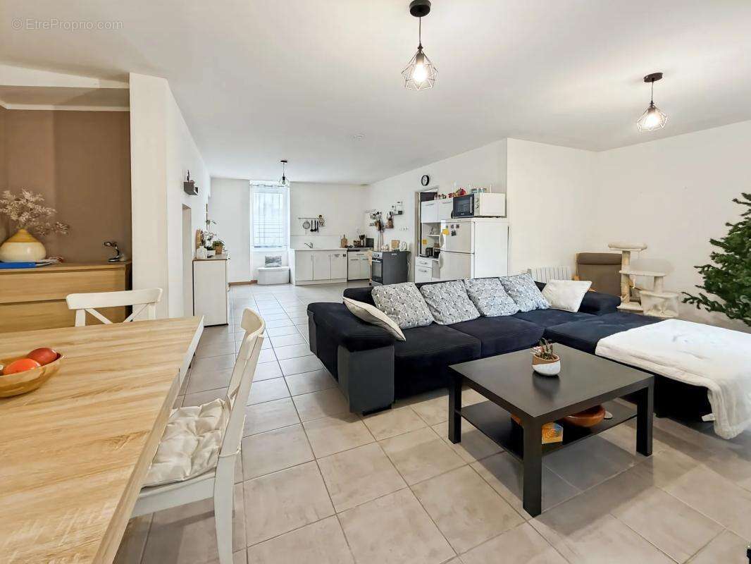 Maison à SAINT-CLAIR-DE-LA-TOUR