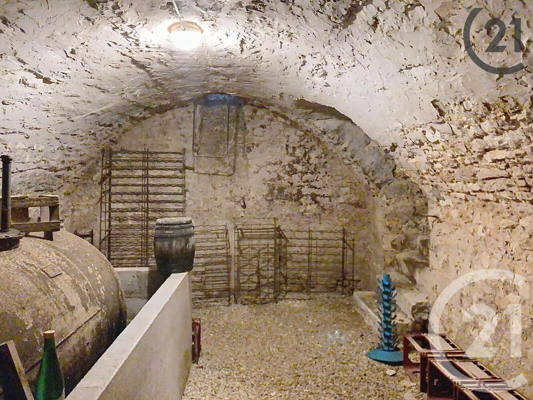 Maison à LES ORMES-SUR-VOULZIE