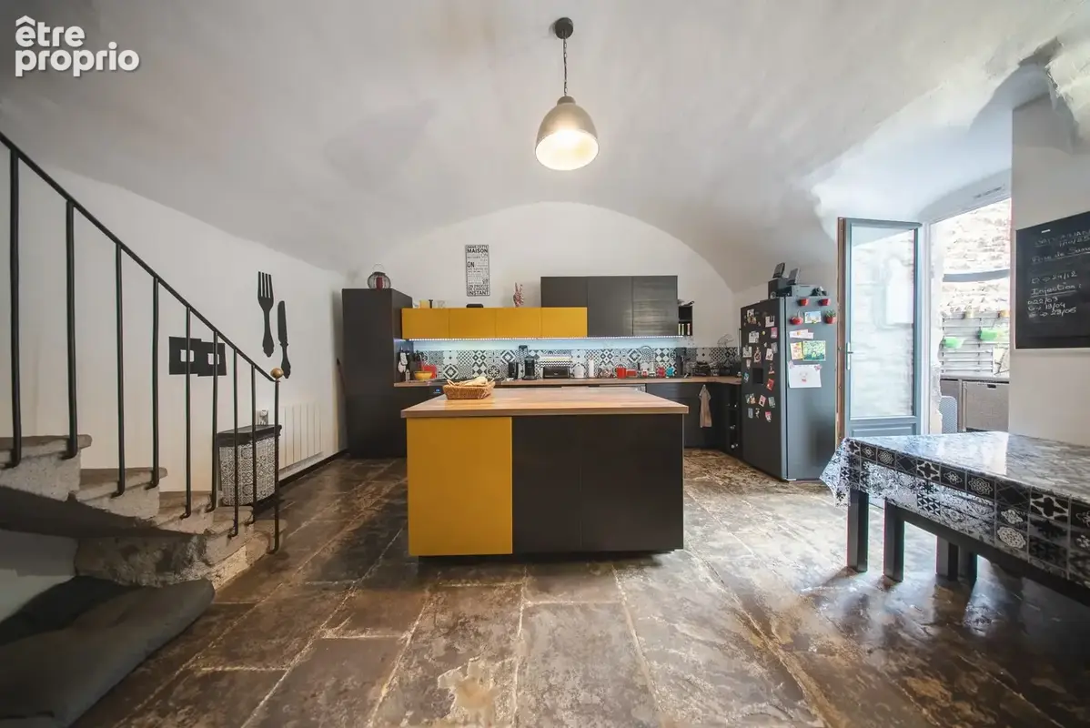 Maison 10 pièces 185 m² à vendre à Neschers (63320) - photo 2