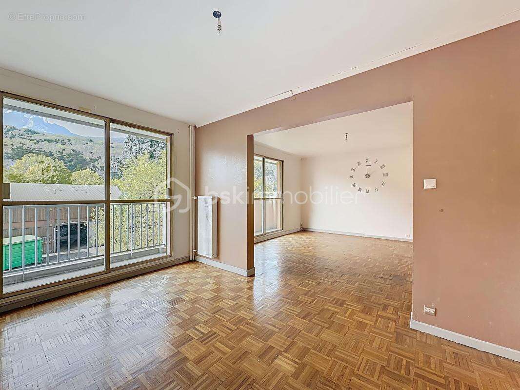 Appartement à FONTAINE