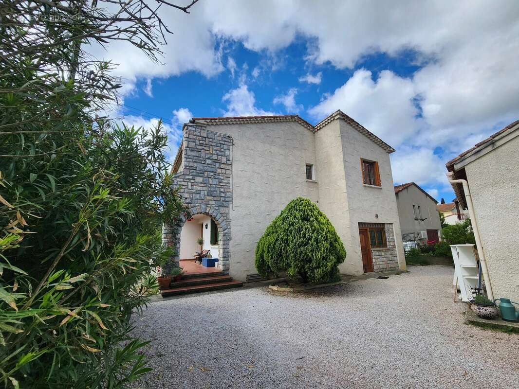 LIMOUX -Grande Maison Familiale Indépendante avec Jardin, Garage et Accès à Pied au Centre-Ville - photo 16